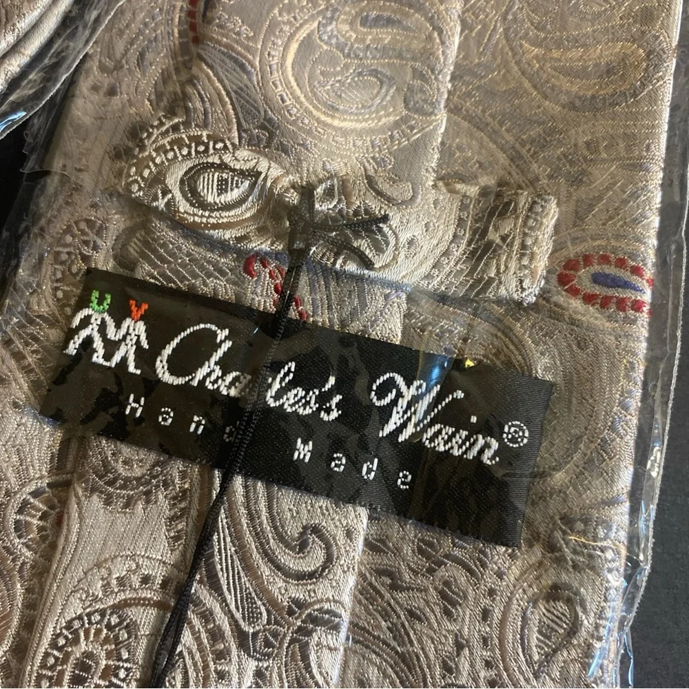 Nwt Charles Wain Silver Paisley Floral 100 %‎ Silk Hand Made Jacquard Neck tie